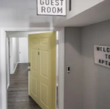 Keyless, KING bd, WIFI, desk, Fox River Bike Trail, near MetraTrain