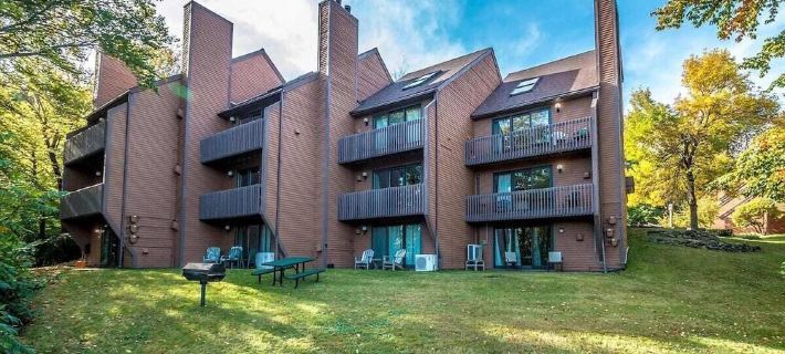 Stunning 2BR with Mountain Views - Nordic Village Отели в г. Бартлетт