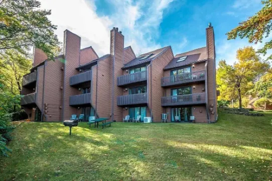 Stunning 2BR with Mountain Views - Nordic Village