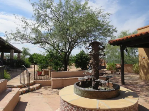 Damselfly Studio. Contemporary, comfortable retreat with gorgeous views near SNP