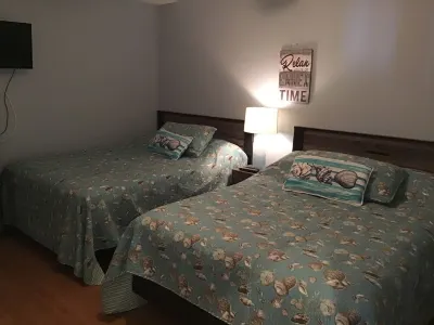 Beach Level Lake Front Condo L02-5 Queen Beds. Perfect for Families with Kids