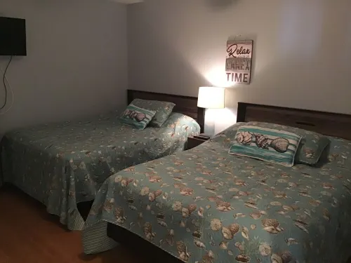 Beach Level Lake Front Condo L02-5 Queen Beds. Perfect for Families with Kids