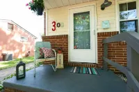 Cozy golden gate cutie Hotels in Gilmer