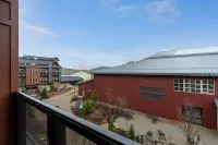 Amazing Unit!  Sleeps 5. Swim or Ski out your front door. On site at Silver Mt.