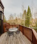 Ski-In/Ski-Out lodge near hiking/golf, restaurants, Lake Superior and sleeps 8.