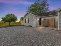 The Luxe/Hot Tub/ Putt Putt/10 Mins Shaker Village Hotels in Mercer County