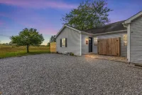 The Luxe/Hot Tub/ Putt Putt/10 Mins Shaker Village