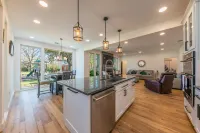 Modern luxury home - on 1/2 acre near Kalahari