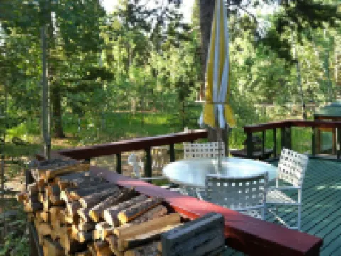 Charming Log Cabin for Peaceful Mountain Getaway!