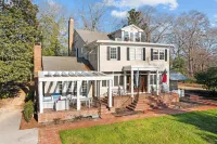Historic Gem, Steps from UNC & on Franklin St - 4-Star
