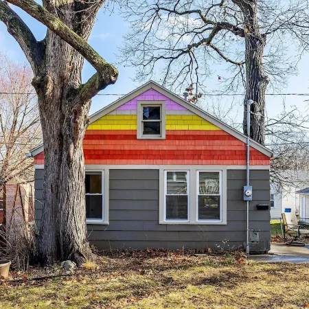 Happy Happy Guest House 1bd/1ba in Quiet yet Popular Neighborhood