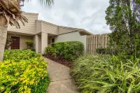 TimeOut! Spacious condo - 2 Bedroom, 2 Bath, Sleeps 6, Pool