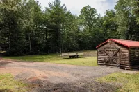 Kasoag Lake lodge-ATV + snowmobile right from your door.Great fishing close by! Hotels in Williamstown