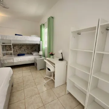 Secure 4-pers apartment close to the beach