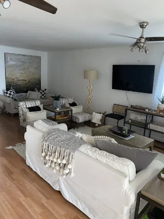 Welcoming and Cozy 2 bedroom KY lake cottage * Beautiful Views!