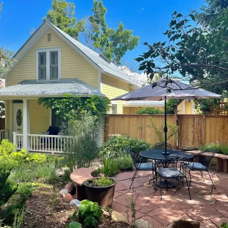 Luxury Dream Cottage - Hot Tub, 3 blocks from Pearl Street, and 5 outdoor patios