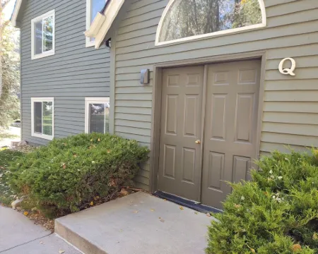 Modern Ground Level Riverfront Condo -  World Class Skiing - Private Fly Fishing Hotels in Edwards