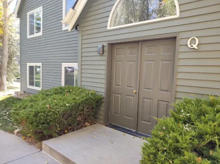 Modern Ground Level Riverfront Condo -  World Class Skiing - Private Fly Fishing