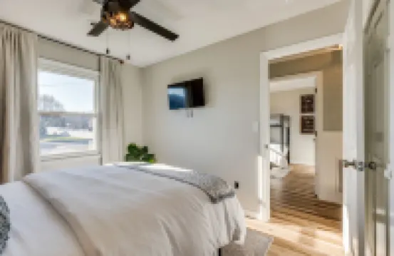 Stylish Condo Elizabethton Tennessee, Private Fenced Back Yard, Family Friendly