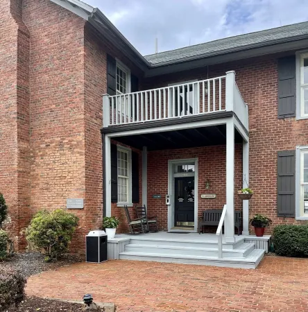 Bernard's Landing Hillside Lake Escape @ SML