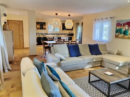 Air-conditioned stone villa with heated swimming pool + town center parking space