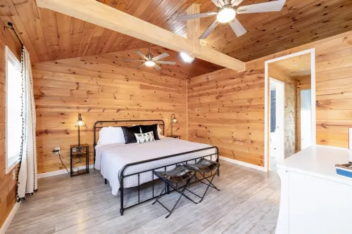 Island Cottage w/ Pool Table & Walking distance to Cranberry! - 3-Star