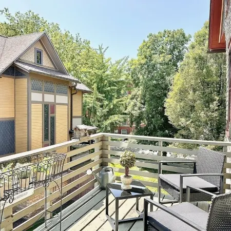 Downtown Oak Park/Fast WIFI/Free Parking/ Victorian Home/Sleeps 6