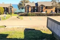 Lake Condo , Cozy and Modern 1 Bedroom 1 Bath.