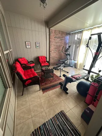 Charming 3-bedroom house with AC, fitness room, WiFi in Norman