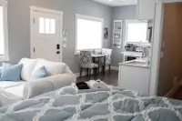 Olympic Mountain View Retreat on Serene Acreage! Hotel dekat New Dungeness Lighthouse