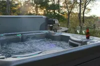 Sanctuary House: An ocean-view farmhouse retreat Hotels in Dukes County