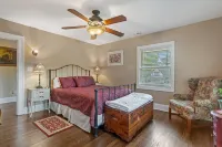 A Beautiful Escape By The Riverside! Hotels in Rockford