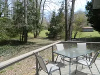 Primo location, Unique layout with lots of privacy, bring your pup! Hotels in Hiawassee