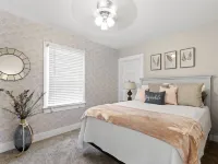 Genevieve's Cottage! Totally Renovated with all the Charm! Hotels in Hixson
