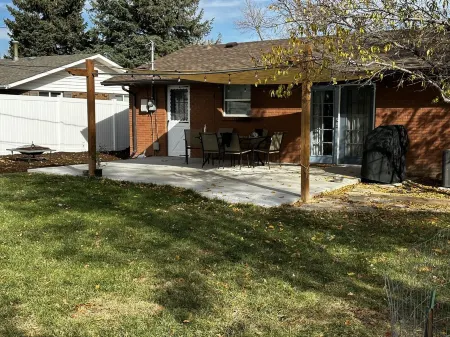 A perfect little getaway!  Centrally located, fully equipped! Pet Friendly too!