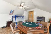 Beautiful Cabin in the Woods - Near Jenkinson Lake