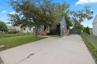 Welcome to Momo's Place. Charming 3 Bedroom, 1Bathroom with Modern Upgrades