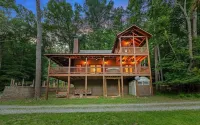 Cozy Riverfront Cabin w/ Hot Tub & Fire Pit. Minutes to Downtown Ellijay Hotels near Parks Place Convenience Store