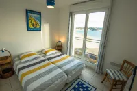 Quiet flat with sea view, 2 bedrooms, free wifi Hotels near D2 Studio Danse 2000