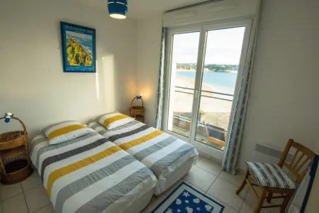 Quiet flat with sea view, 2 bedrooms, free wifi