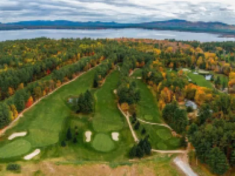 Beautiful Property with Mountain View & Privacy. Near Trails, Eateries & More! 奧西皮酒店