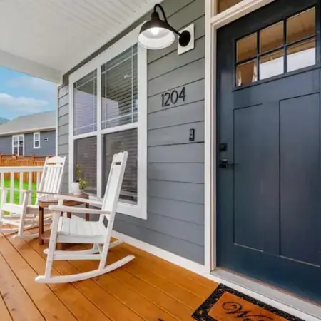 New 3Br Single-Level Home / Chef’s Kitchen / Firepit / Sleeps 7