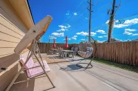 Houston/IAH Galore: Free Parking, 7 Beds, Sleeps 10, Wi-Fi & 10 Mins from IAH!