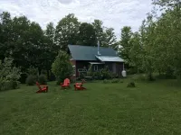 Beautiful cottage on scenic Adirondack hobby farm Hotels near Hooper Garnet Mine