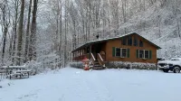 Tranquility Cabin - Your Smoky Mountains Getaway! Отели рядом с достопримечательностью «Santa's Land Fun Park & Zoo»
