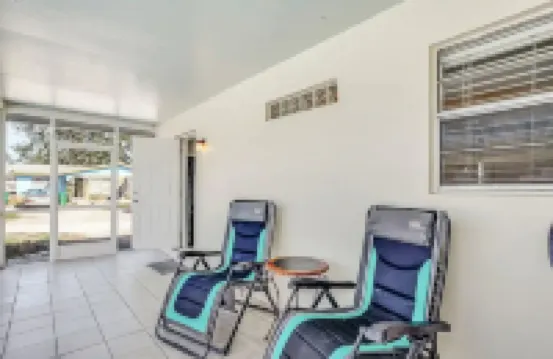 Quiet Naples Home: Walking Distance to Downtown. Pet Friendly!