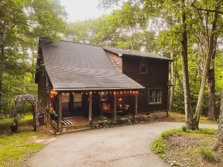 Welcome to Whiskey Woods! A cozy cabin to relax and enjoy with your loved ones!