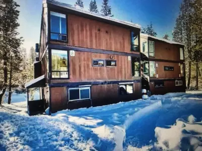 Boreal condo 3 bed 2 bath near Boreal, Soda Springs on Boreal Lake & near Donner