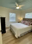 Fully Renovated, Steps to Beach. 2Br/1BA.Dogs Welcome! Perfect Ratings.