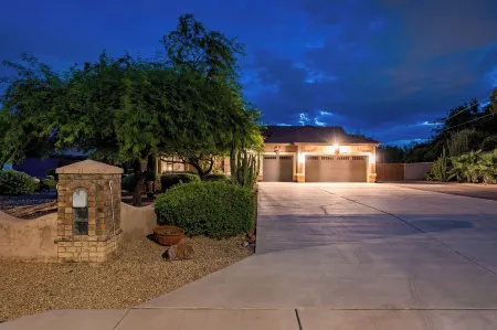 Beautiful backyard oasis w/free heated diving pool